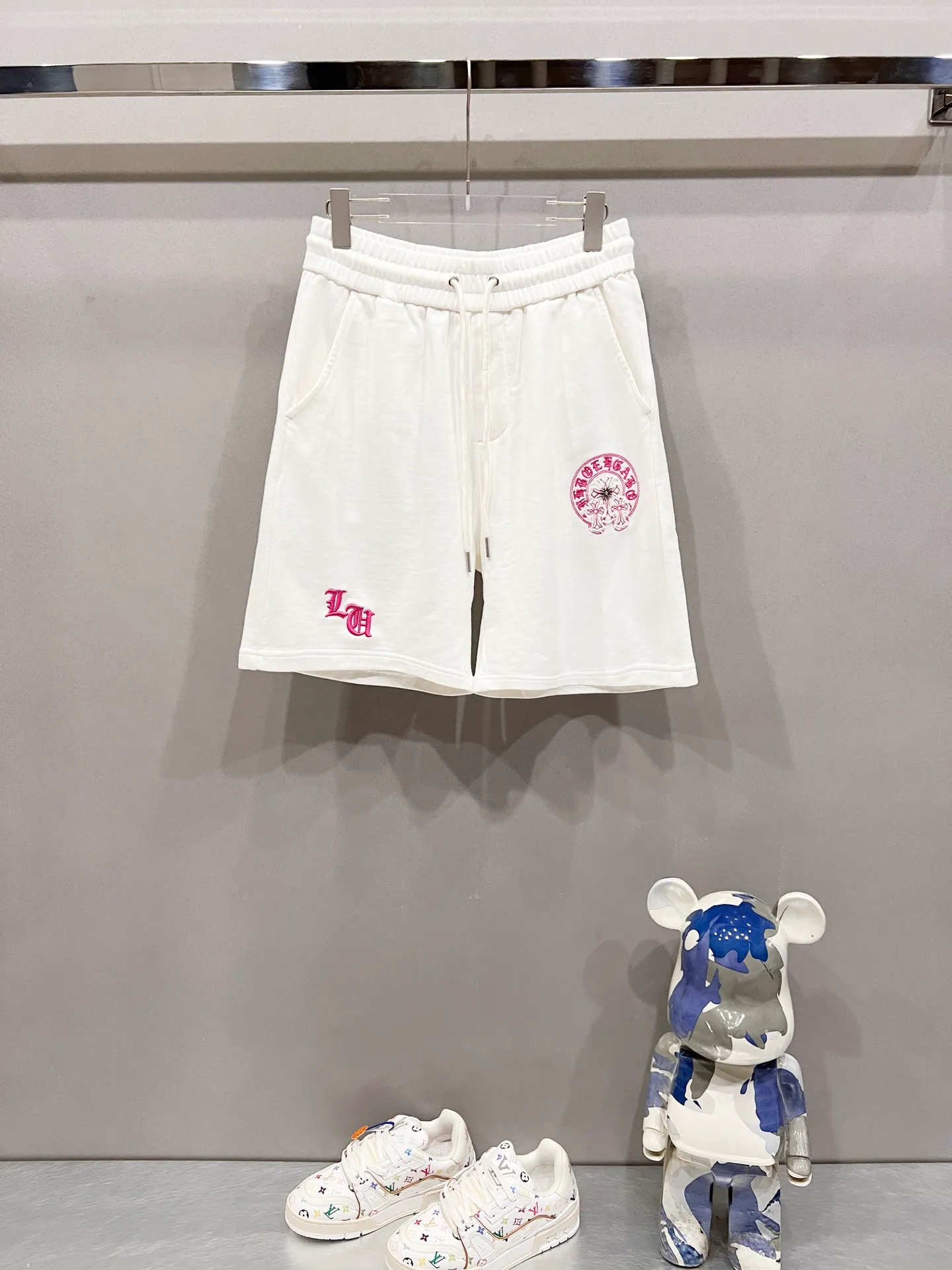 P190 chrome hearts/Chrome hearts pure cotton terry fabric shorts, three-dimensional Sanskrit cross hardware embroidery🪡LOGO logo, official synchronization, high version, high quality, fashionable personality, versatile trend, pure original quality, original fabric, tag, collar label, washed wheat, complete three standards, color: black, white, apricot. Size: S-XL